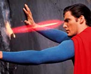 Superman spara raggi laser dagli occhi